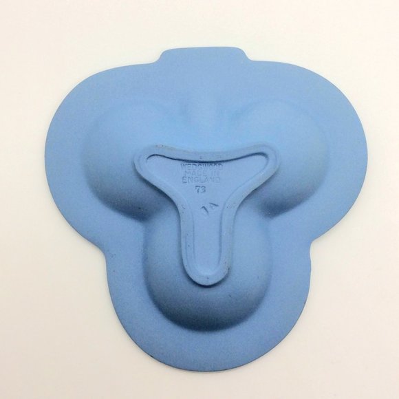 Vintage Wedgwood Blue Jasperware Neoclassical Clover Shaped Trinket Tray - Picture 6 of 7